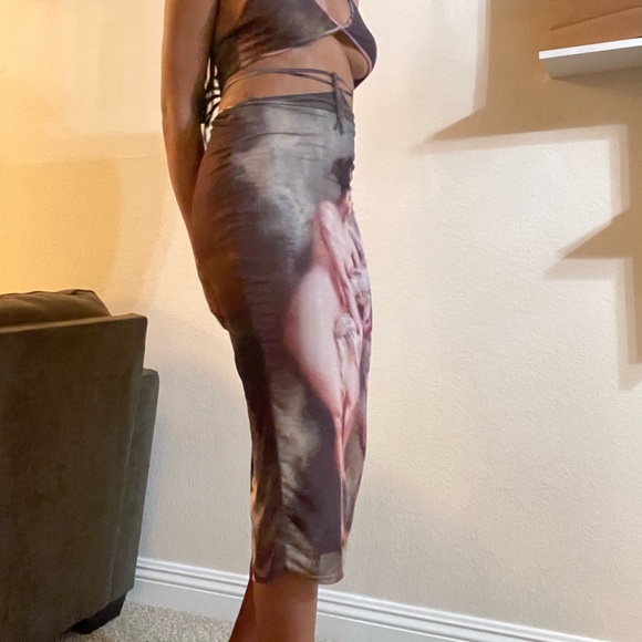 Skirt and top 2-piece set. - Picture 2 of 8